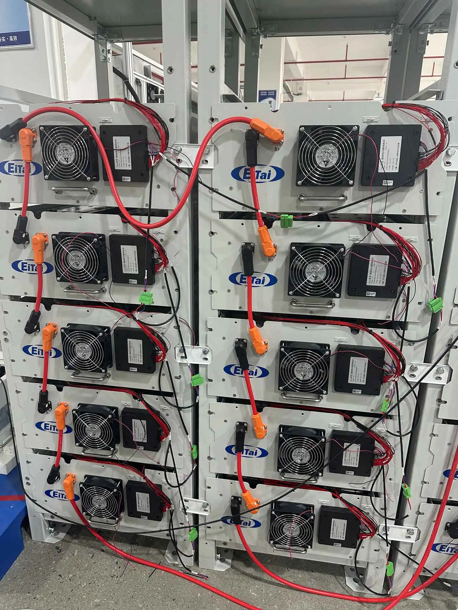 200Kwh 215Kw 215Kwh 240Kwh 250Kw 250Kwh 400V 500V 512V Lithium Lifepo4 Battery Hv Storage Cabinet for Solar System