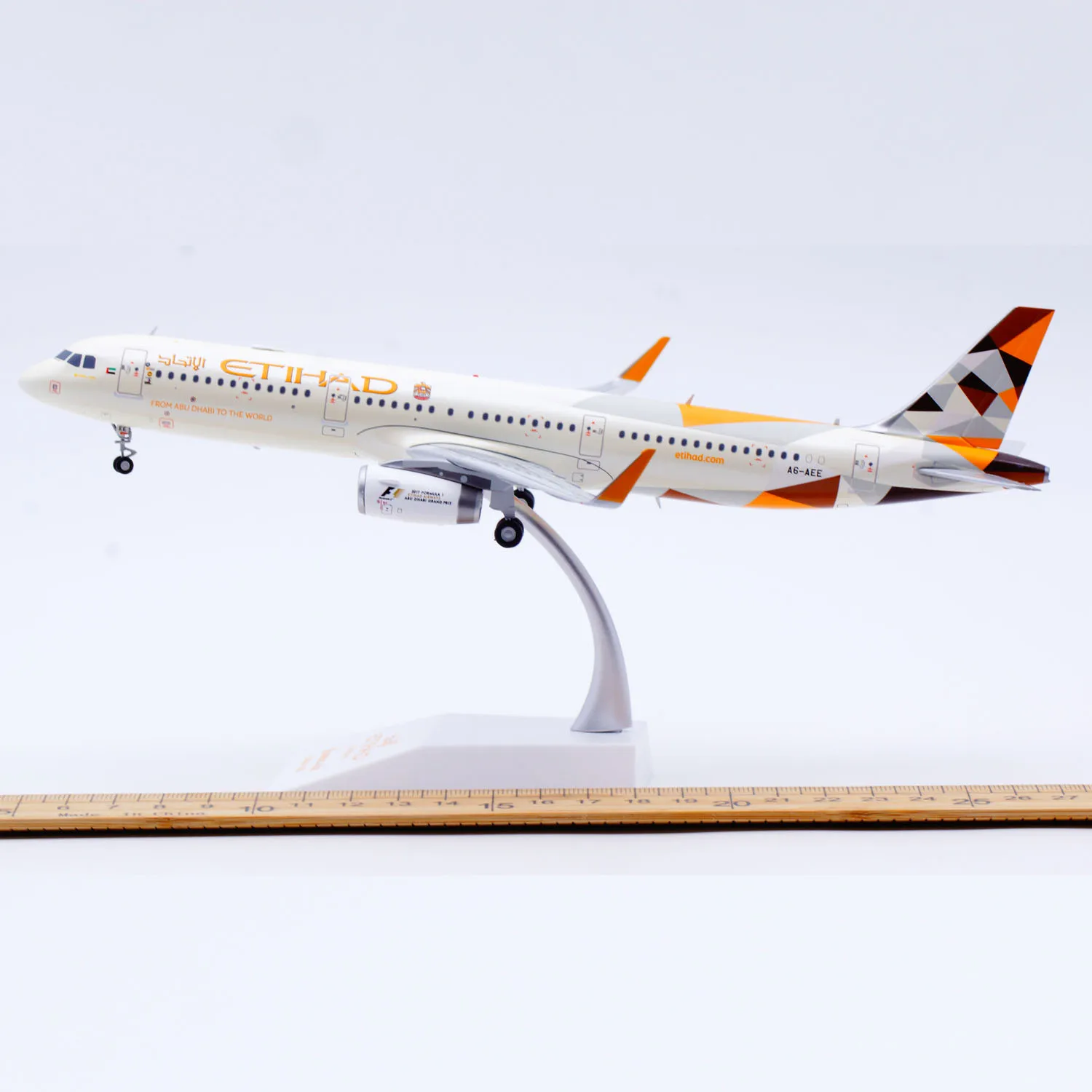 LH2403 سبيكة تحصيل طائرة هدية JC أجنحة 1:200 الاتحاد الخطوط الجوية ايرباص A321 دييكاست نموذج طائرة A6-AEE مع حامل #2