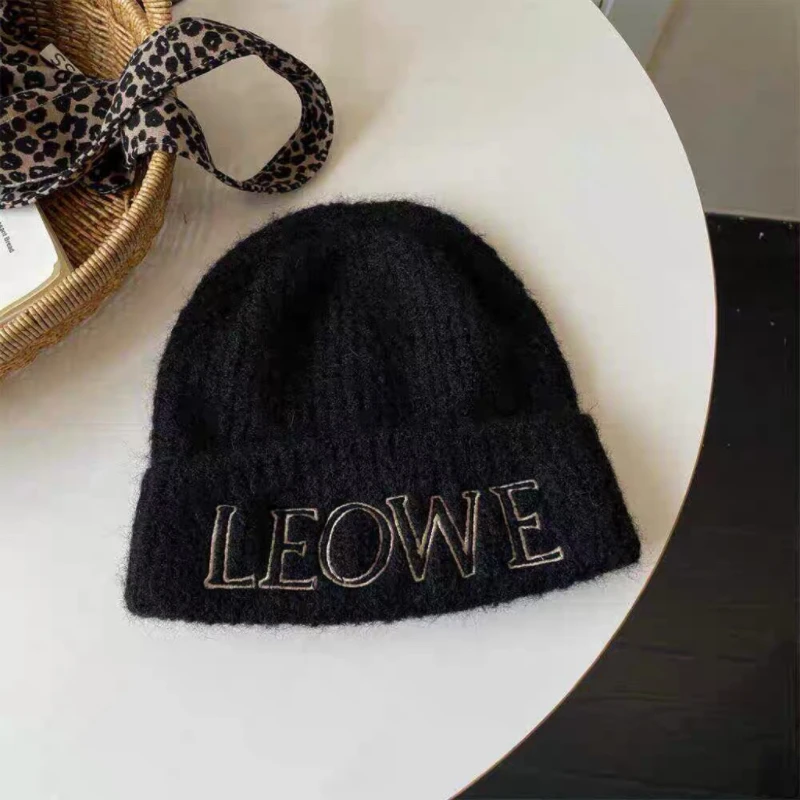 Korean version of ins wind letter embroidery knitted hat women\'s autumn and winter warm ear protection wool hat