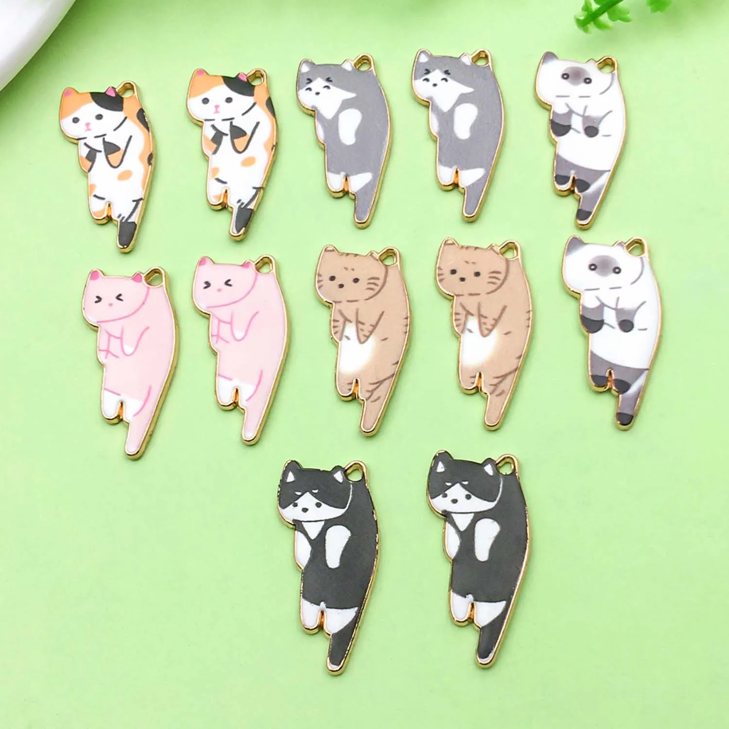 10/12 sztuk 12*25mm emalia uroczy kot kreskówkowy Charms aluminiowe wisiorki ze zwierzętami dla DIY bransoletka naszyjnik akcesoria do wyrobu biżuterii