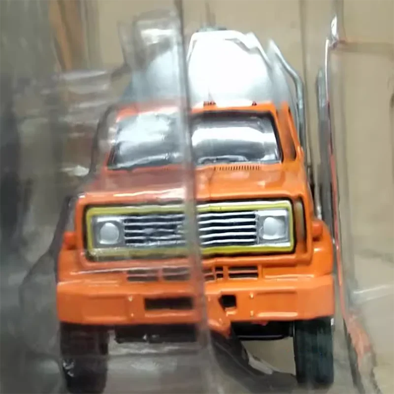 Greenlight Diecast 1:64 Scale 1982 C-60 C60 Fertilizer Truck Alloy Simulation Car Model Collection Display Toy Gift