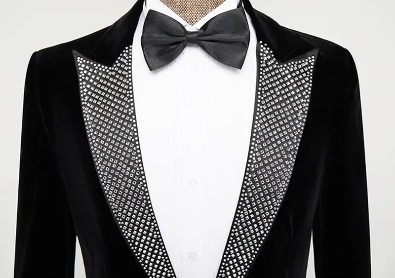 Luxury Crystal Embroidery Black Velvet Dress Suit Jacket Men Peak Collar One Button Tuxedo Blazers for Wedding Dinner Party 3XL