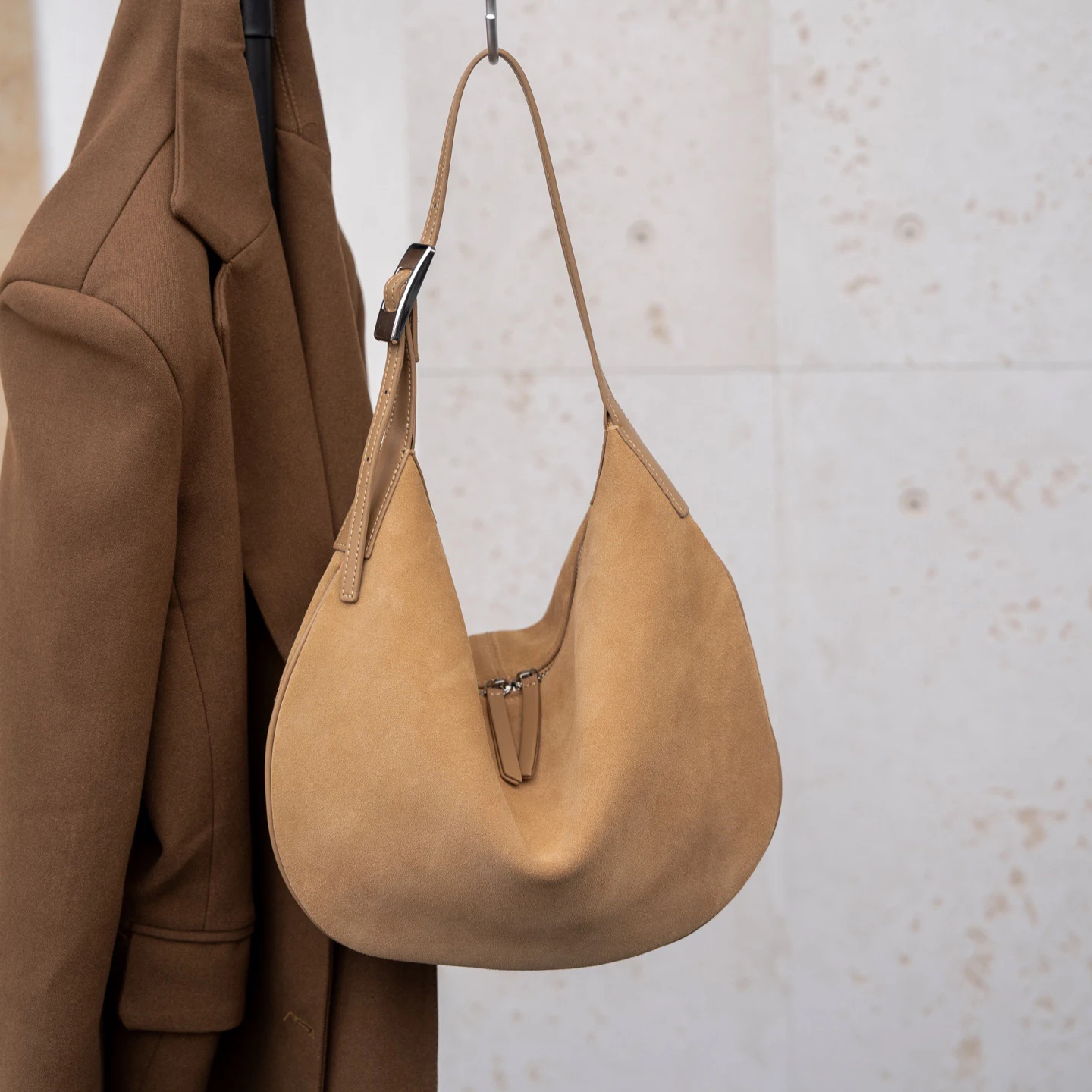 

Suede women's underarm bag winter new niche design frosted cowhide dumpling bag large capacity single-shoulder crossbody bag