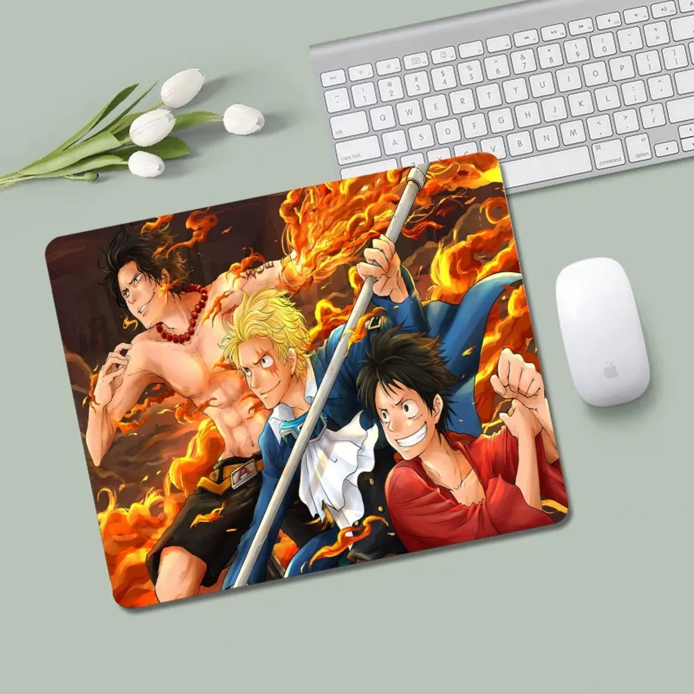 Anime ein Stück Mouse pad ins Flut kleines Büro Student Gaming verdickt Schreib block rutsch feste Kissen Mauspad für Maus Teppich