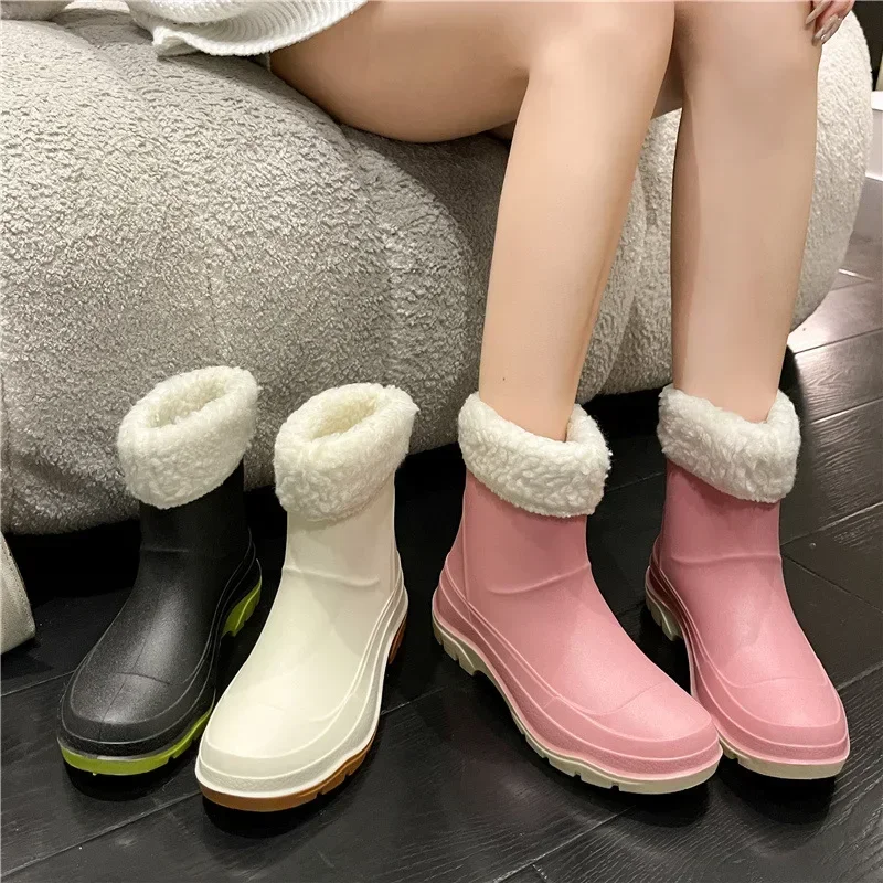 Zapatos de lluvia de algodón antideslizantes para mujer, botas de agua de tubo medio, Botas de lluvia de tubo corto, zapatos de goma de cocina para lavado de coches, moda de invierno