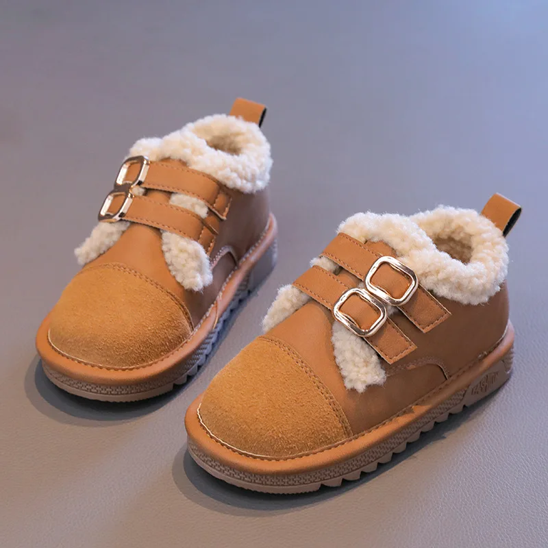 Scarpe invernali per bambini stivali da ragazza caldi addensati in peluche scarpe basse in cotone scamosciato retrò stivali da neve antiscivolo