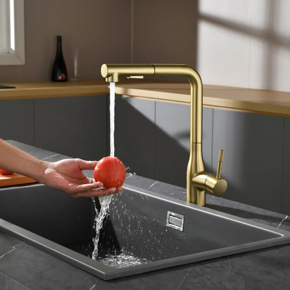 Pull‑Out Solid Brass Kitchen Faucet 360° Swivel Spout, Single Handle Hot Cold Mixer Tap for Kitchen Island & Farmhouse Sink