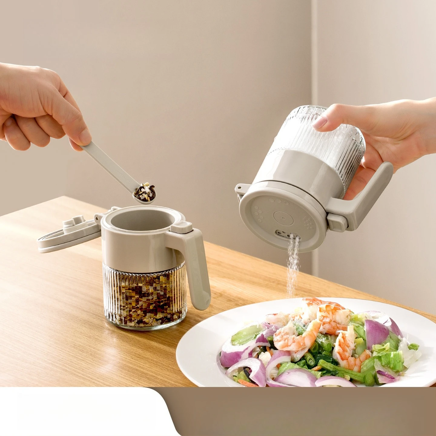 

Glass Salt Shaker Kitchen Sealed Seasoning Box Sugar Jar Dual Use Spice Container for BBQ Storage