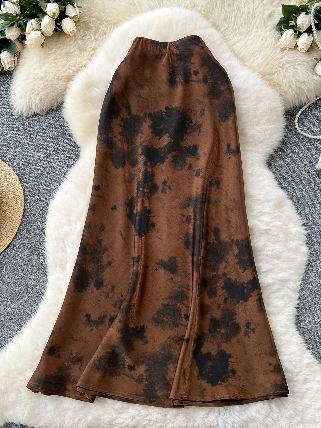 エレガントなサテンハーフスカート レディース ハイウエスト スリムフィッシュテールスカート 水墨画プリント 通勤 韓国風 Aラインスカート