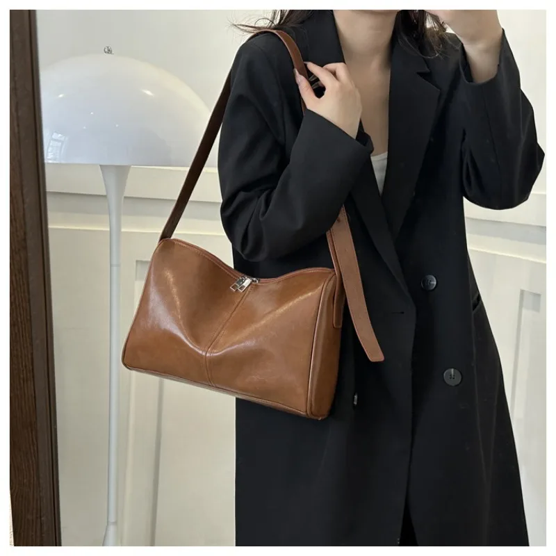 

Commuter Large-capacity Crossbody Bag Women Autumn New Retro Fashion Tote Female Shoulder Bag Niche Design Leisure Shoulder Bag