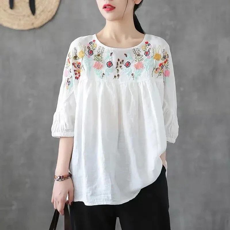 

Summer New Large Size Cotton Tops Loose Female Tshirt Tee Retro Embroidered O-Neck Half Sleeve T-shirt Women's Loose Doll Shirt