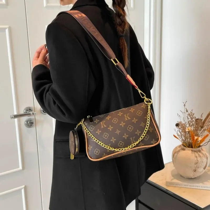 Luxury Signature Tote Designer Diaper Bag Women Large Capacity Elegant Leather Crossbody Handbag For A Distinctive Look