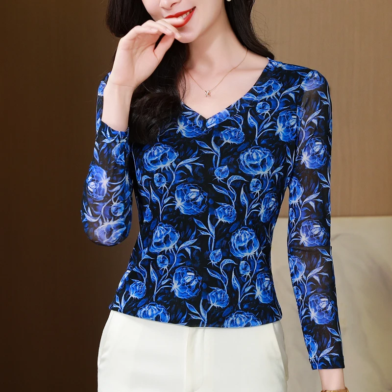 T-shirt da donna con scollo a V in rete trasparente Trendy 2025 Autunno Inverno Top a maniche lunghe per stratificazione, maglietta europea chic