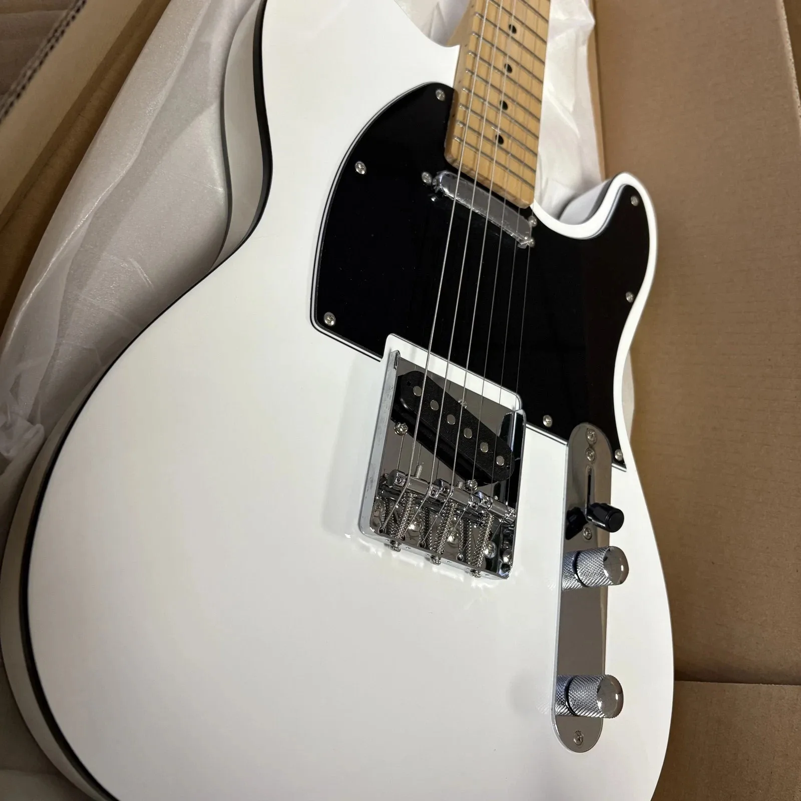 

2026 new White -style Guitar SS Pickup Maple Fretboard 6 Strings