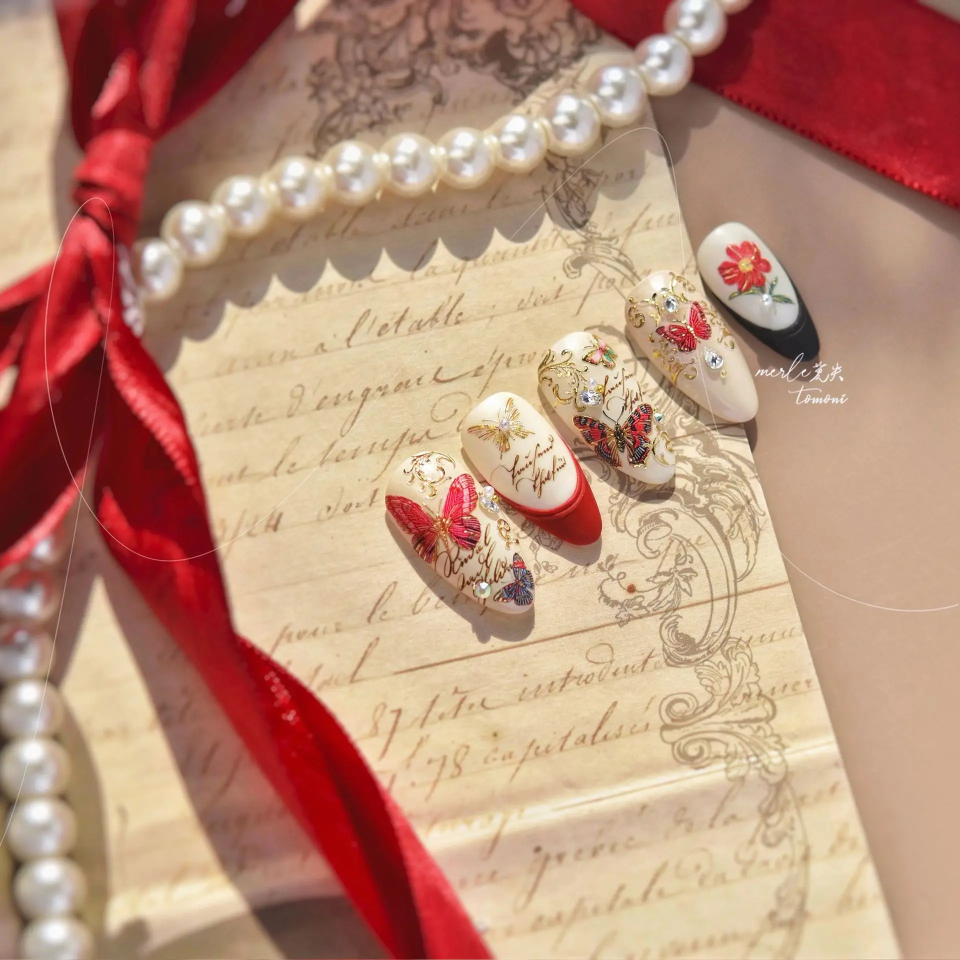 Luxe rood zwarte vlinder bloem pioen geborduurde veelbelovende wolken realistische gouden zelfklevende DIY manicure sticker decoratie