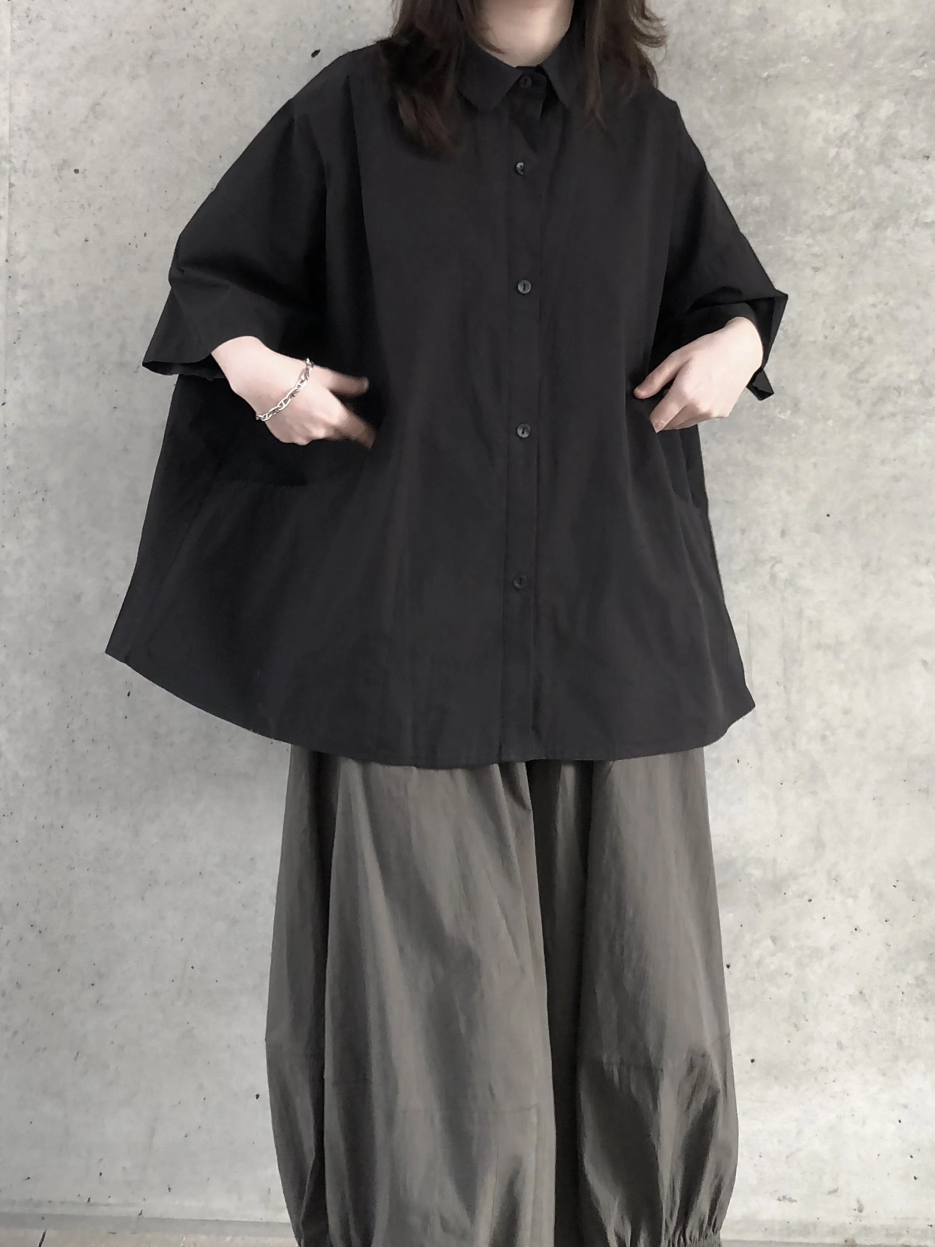 

Loose Women's Short Sleeve Shirt Summer New Style Large Pocket Dark Style Cotton Pure Color Button down Office Wear Neck