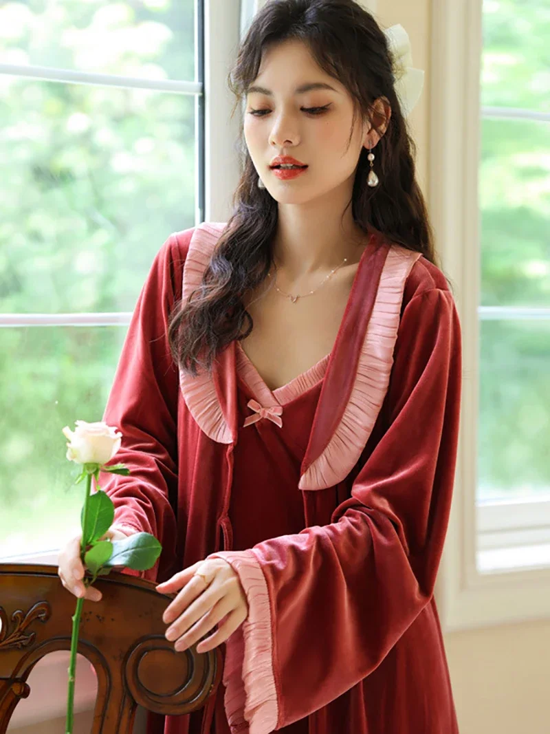 

Long Sleeve Vintage Robe Nightgown Women's Gold Velvet Bride's Morning Gown French Sleepwear Nightdress Home Suit Autumn Winter