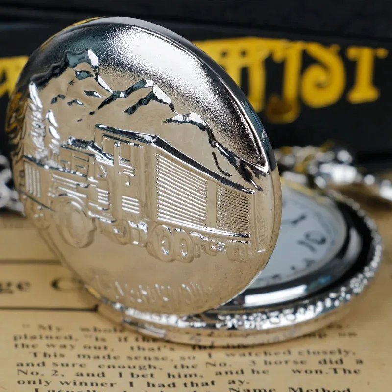 절묘한 실버 기차 새겨진 석영 주머니 시계 아라비아 숫자 체인 펜던트 시계 남성 여성 학생 선물 인기