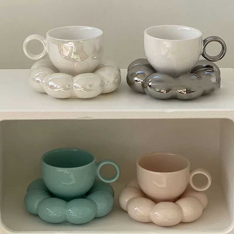 2 Buah/Set Mug Kopi dengan Piring Keramik Cangkir Bunga Set Cangkir Piring untuk Dekorasi Atas Meja Cangkir Teh Крука Caneca 머그컵