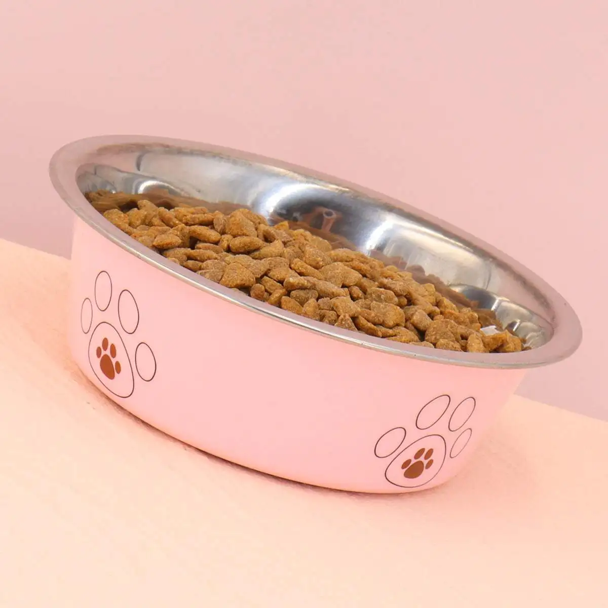 Enhance mealtime with the luxurious and elegant elevated pet feeder for a stylish and practical dining experience. Keep your fur