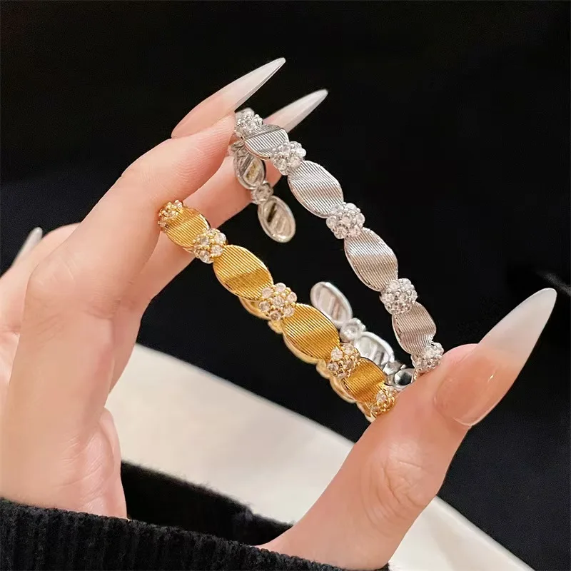 

Europe and the United States hot hand-drawn flowers irregular bracelet female court style bamboo temperament exquisite bracelet
