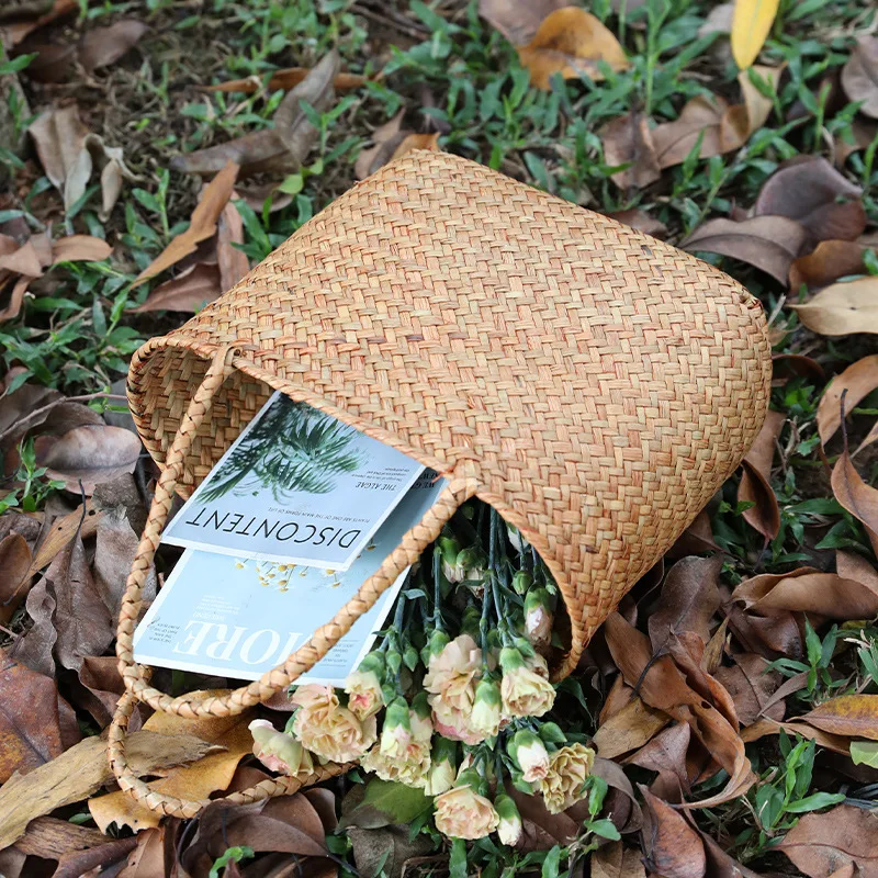 Eco-Friendly Woven Grass Storage Bags for Picnics and Outings Hanging Makeup Organizer Handmade Travel Bag for Women Shopping