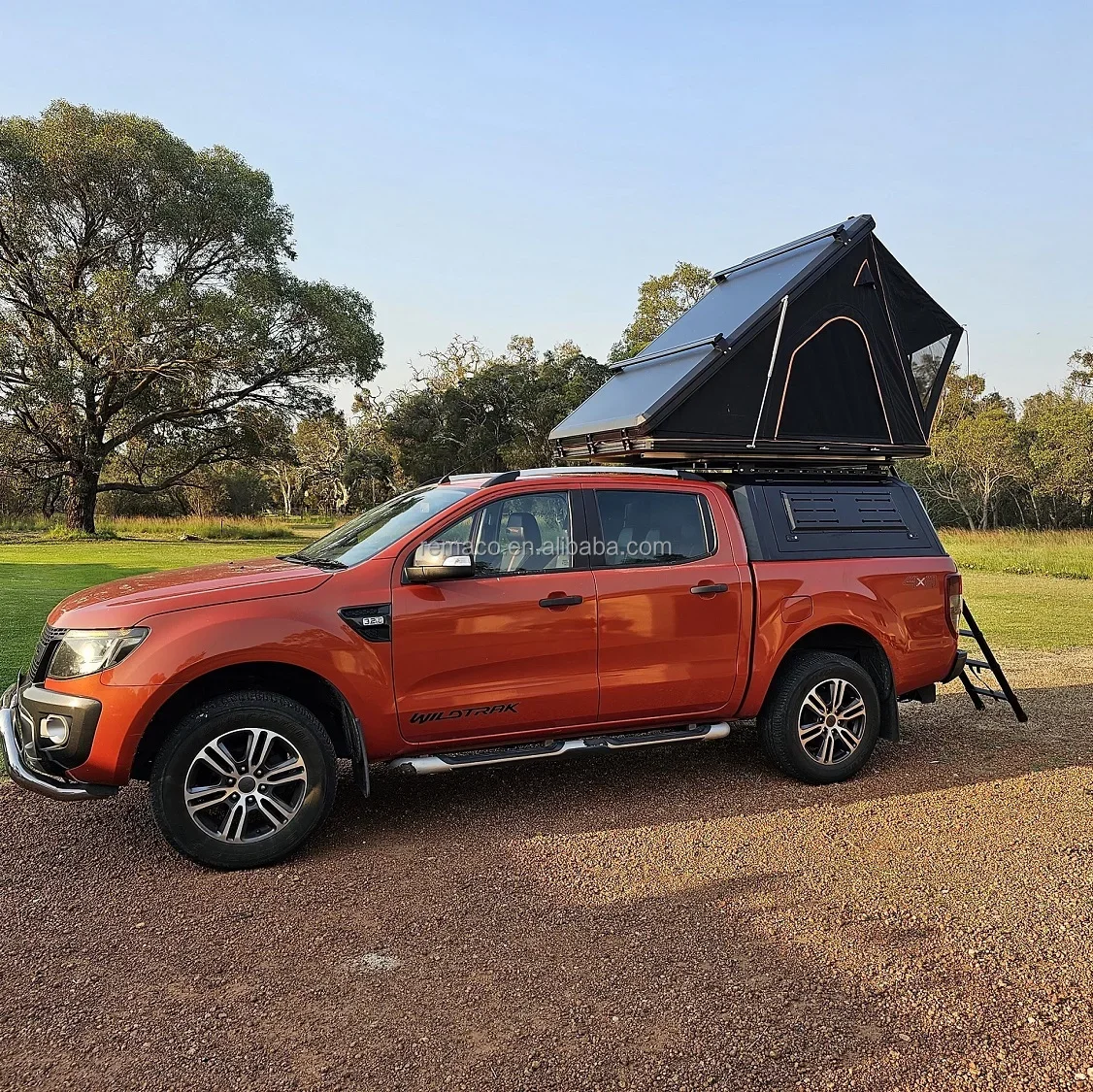 

Hard Shell Roof Top Camping Tent Black/Gray Aluminum Clamshell Car Rooftop Tent for Outdoor Adventures