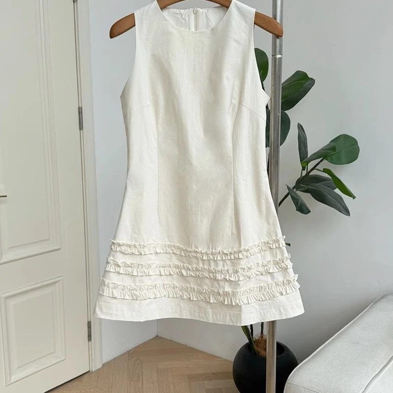 

2025 Summer Style Gentle Small Waist, Solid Color Hem, Black Fungus Edge Sleeveless Dress