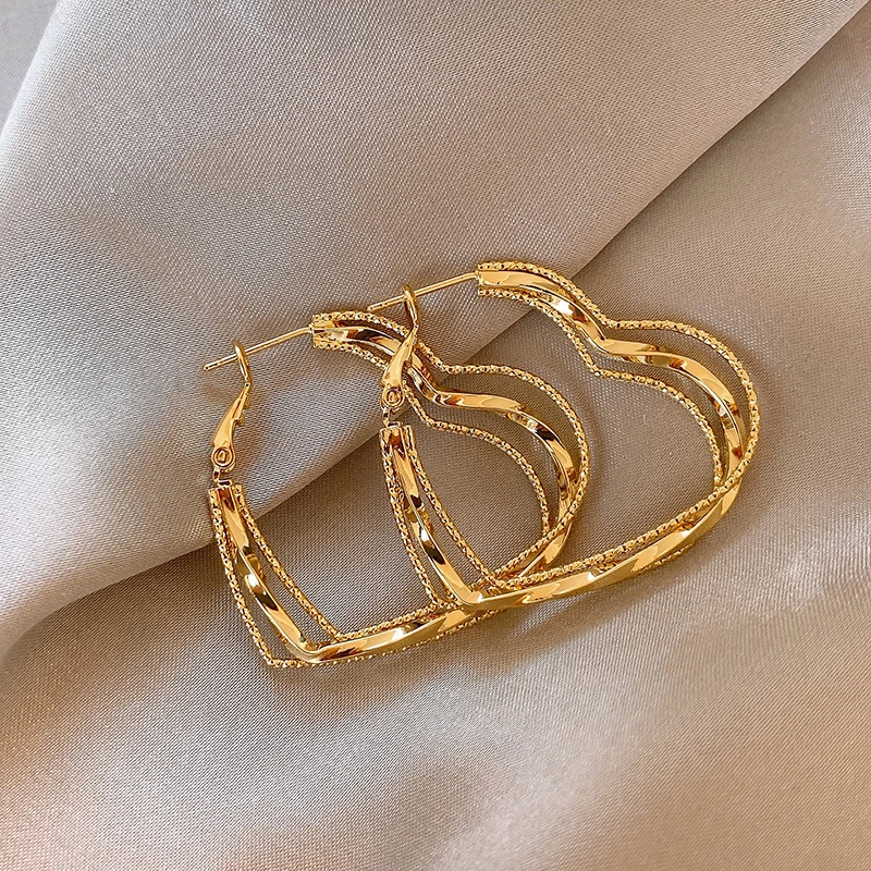 Dreischichtige Metall-Herzform-Ohrringe in Goldfarbe für Damen, 2025 Neuer Trendschmuck, Weihnachtliche Süße Ohr-Accessoires – Detail 11