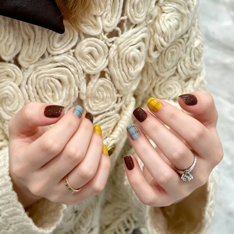 30 piezas uñas postizas cortas en forma de frijol con diseño de caricatura nicho otoño/invierno, regalo perfecto para chicas 4