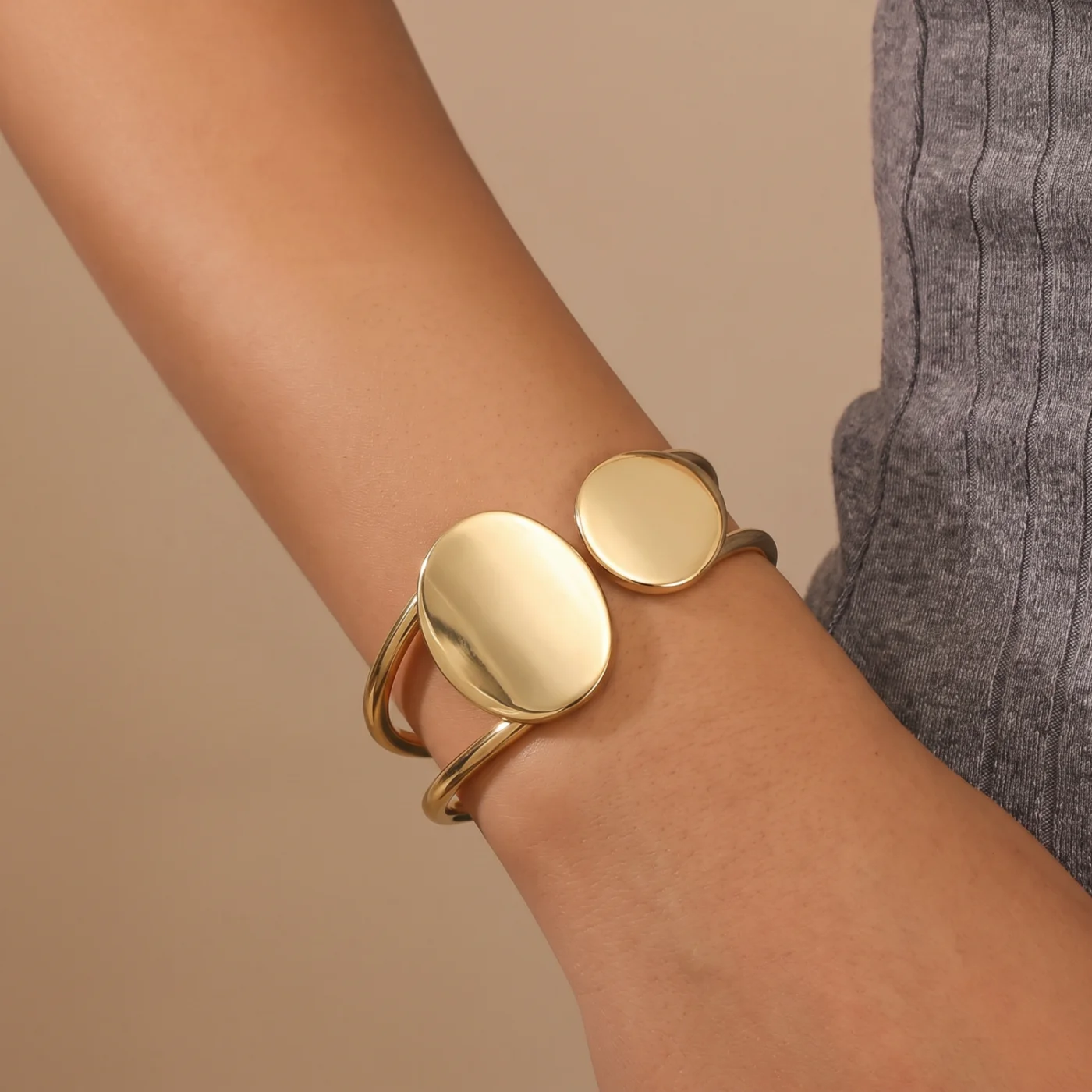 1 Piece of Minimalist Irregular Oval Spring Bracelet, Designed Specifically for Women, Suitable for Daily Commuting and Party Wear, a Stackable Hand Accessory