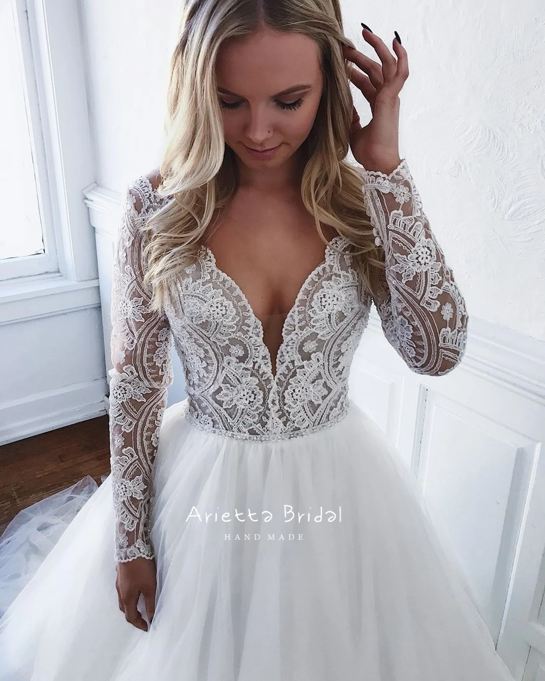 Arietta Long Sleeves Beach Wedding Dresses 2023 Deep V-Neck Lace Appliques A-Line Tulle Bride Dresses Boho Wedding Gowns