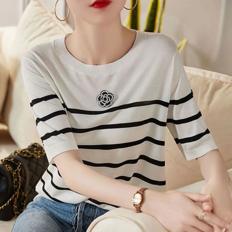 Fashion O-Neck Knitted Spliced Beading Striped Blouse Women's Clothing 2023 Spring New Casual Pullovers All-match Korean Shirt