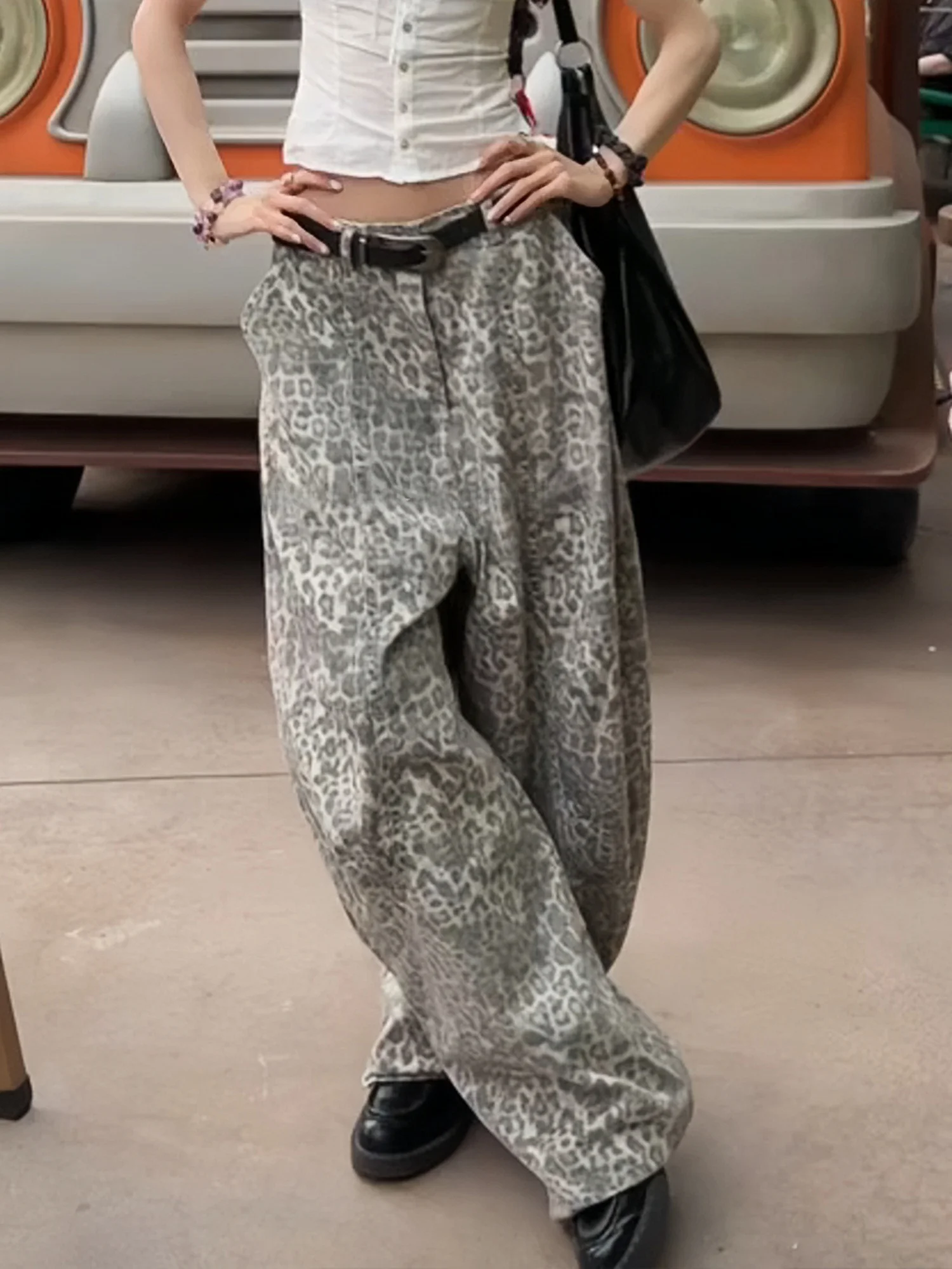 

Женские джинсы в американском стиле, свободного кроя, с высокой талией, широкими штанинами, винтажные, с эффектом потертости, с леопардовым принтом, длиной в пол