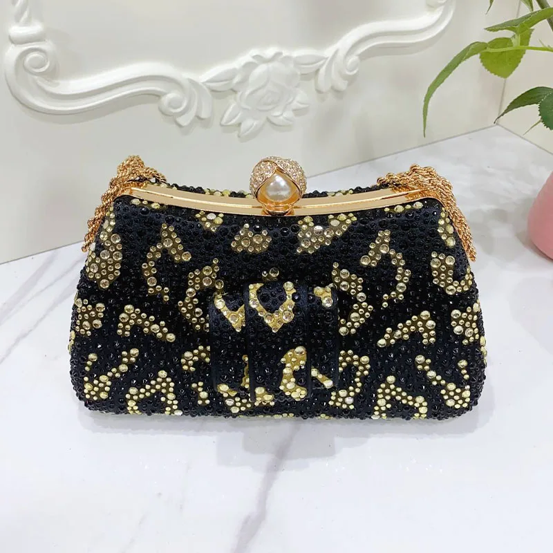 2024 Fashion Italian Designer Luxury Elegant Pearl Chain Clutch Bag Bright Diamond Print Summer Party Dinner Women's Silver Bag