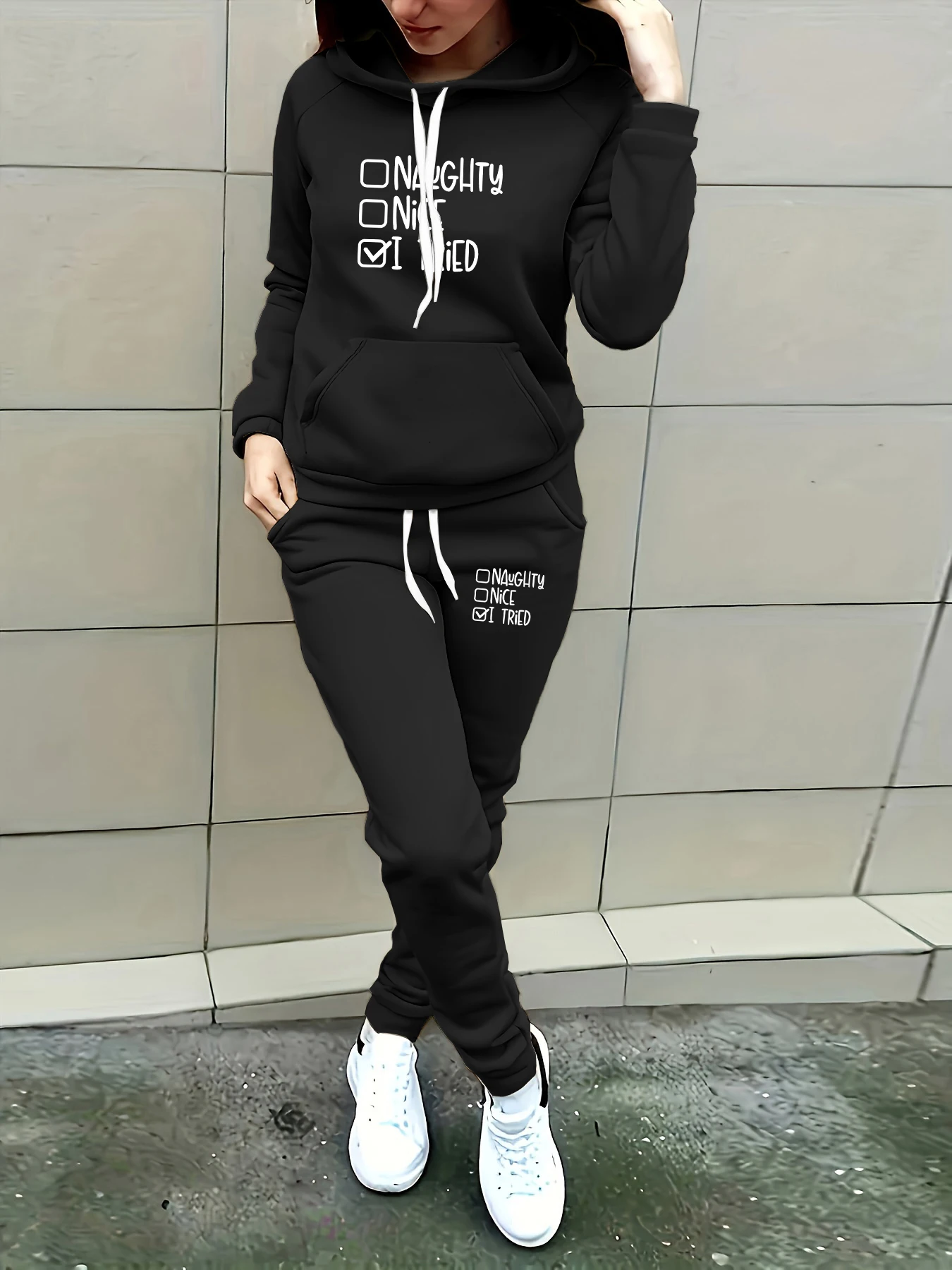 Winter Clothing Must Haves - Sweatshirt berkerudung model longgar dengan desain