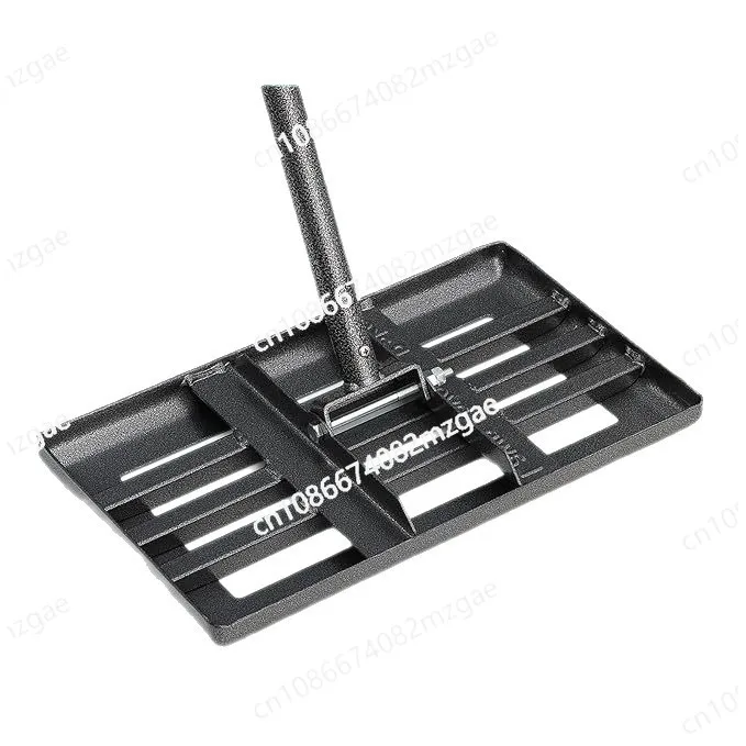 rastrello-livellatore-per-prato-utilizzato-per-livellare-il-prato-del-giardino-nel-cortile-topdressing-per-spolverare-la-sabbia-del-terreno-piccolo-prato