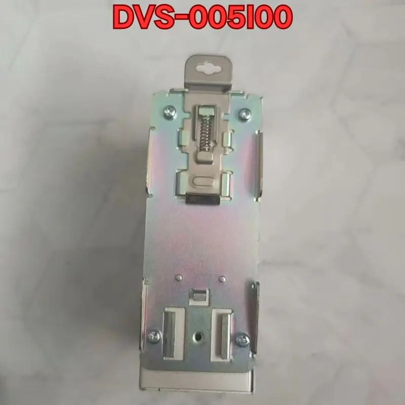 

Бывший в употреблении разобранный сетевой коммутатор DVS-005I00, функциональный тест обычно. Новейшее предложение 2026 года.