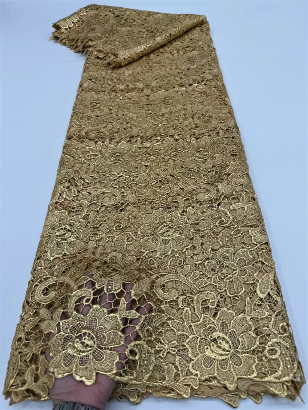 

Нигерийская водорастворимая французская кружевная ткань с цветком, 2024, высококачественная африканская сетчатая вышивка, гипюровый шнур, ткань для платья RF