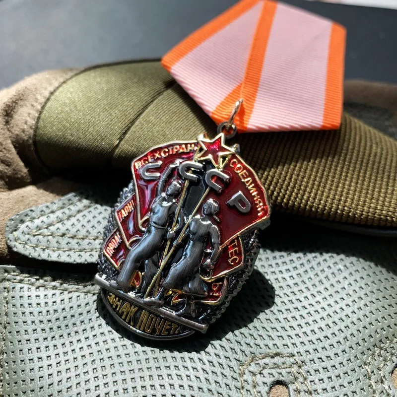 

Soviet USSR Medal Of Honor CCCP Red Flag Labor Glory Metal Badge Commemorative Collection Ornaments Reproduction