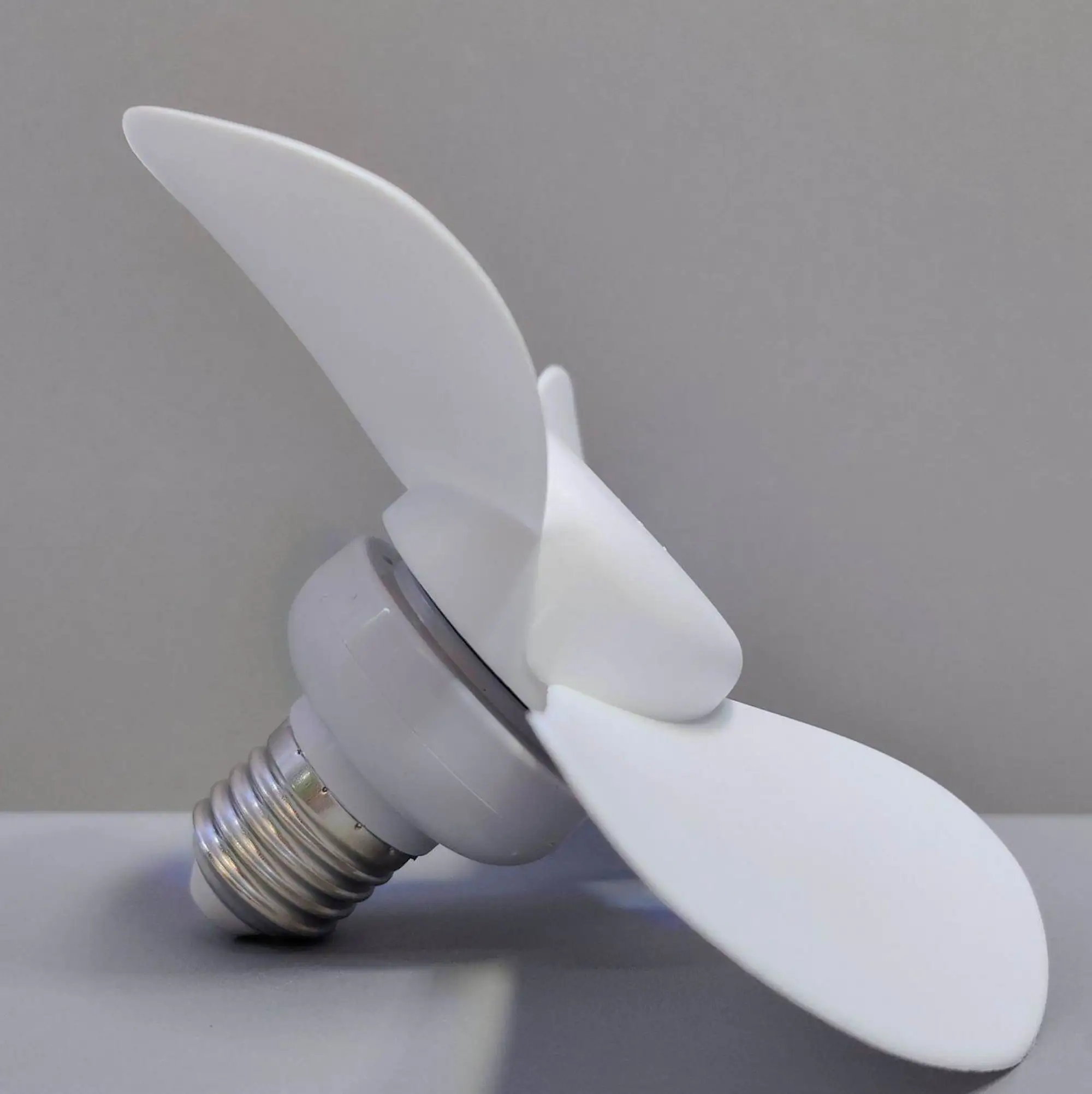 Small Socket E27 Screw-in Ceiling Fan with Light 6.3 Inch Mini Ceiling Fan with Remote Control Quiet and Large Air Volume Fans