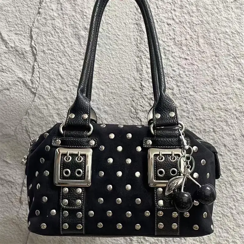Gepunktete Nieten-Handtasche, Y2k Mädchen Metall-Nieten-Gürtelschnalle Motorrad-Biker-Boston-Tasche, Damen Retro-Unterarm-Schultertasche – Detail 5