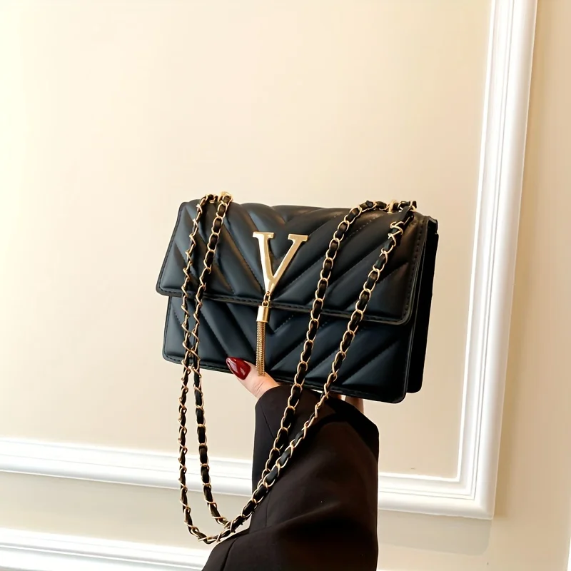 

Quilted Crossbody Bag - Fashion-Forward Chain Strap, Spacious Square Purse - Ideal for Womens Everyday Style