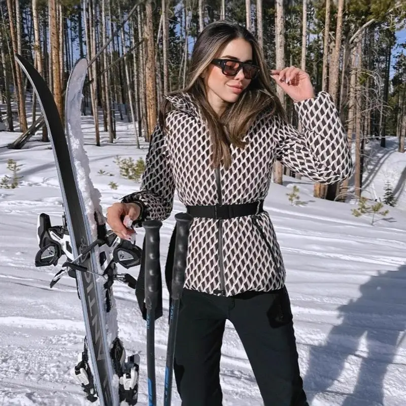 

Модная теплая хлопковая куртка с принтом для женщин, зимняя одежда, длинный рукав, стильный дизайн, легкая и удобная.