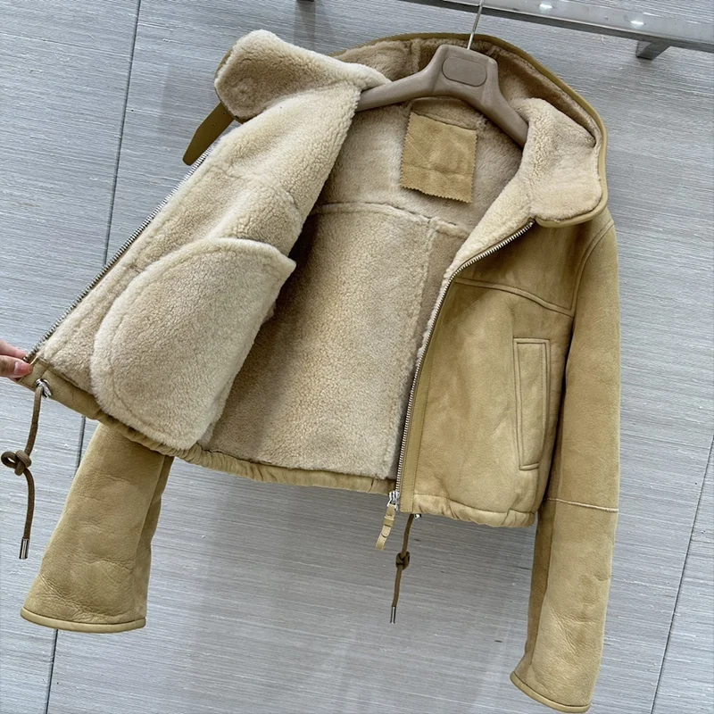 معطف شتوي سميك عالي الجودة من الصوف للنساء، سترة نسائية من الفرو والجلد مع غطاء محرك السيارة 25121378
