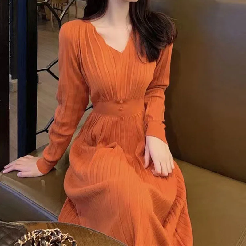 

2025 New Autumn Knitted Maxi Dress Women Korean Fashion Streetwear Slimming V-Neck A-Line Dress Elegant Office Lady Long Dress