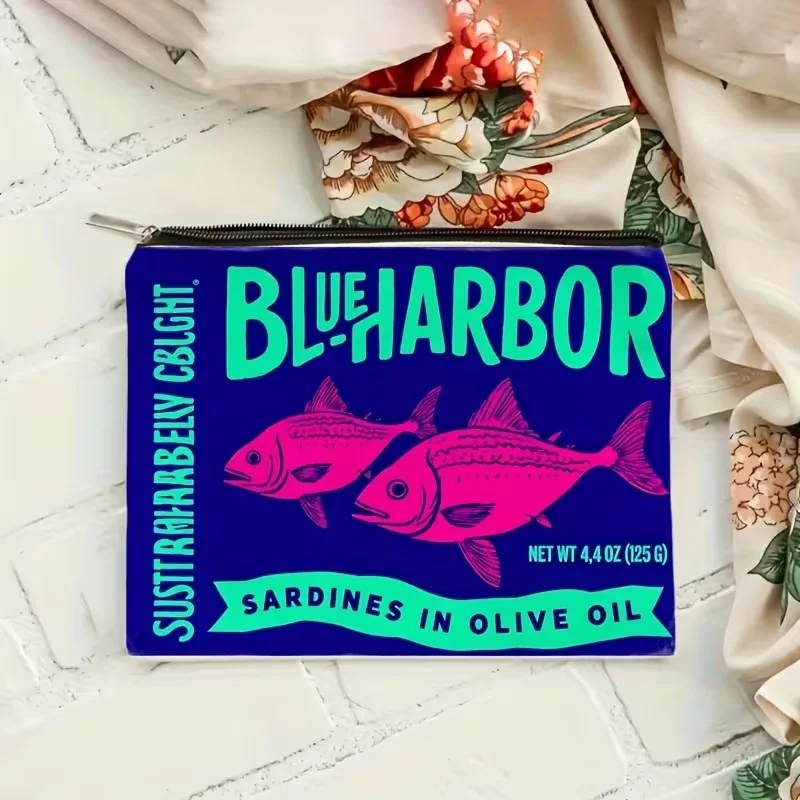 Trousse de maquillage Blue Harbor Sardines - Pochette cosmétique à imprimé poisson vibrant avec texte SARDINES EN HUILE, fermeture éclair, tissu durable