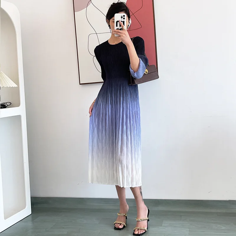 

Miyake Pleated Dress For Women 45-75kg 2023 Spring Purple Gradient Round Neck Three Quarter Sleeves Stretch Slimming Dress Midi