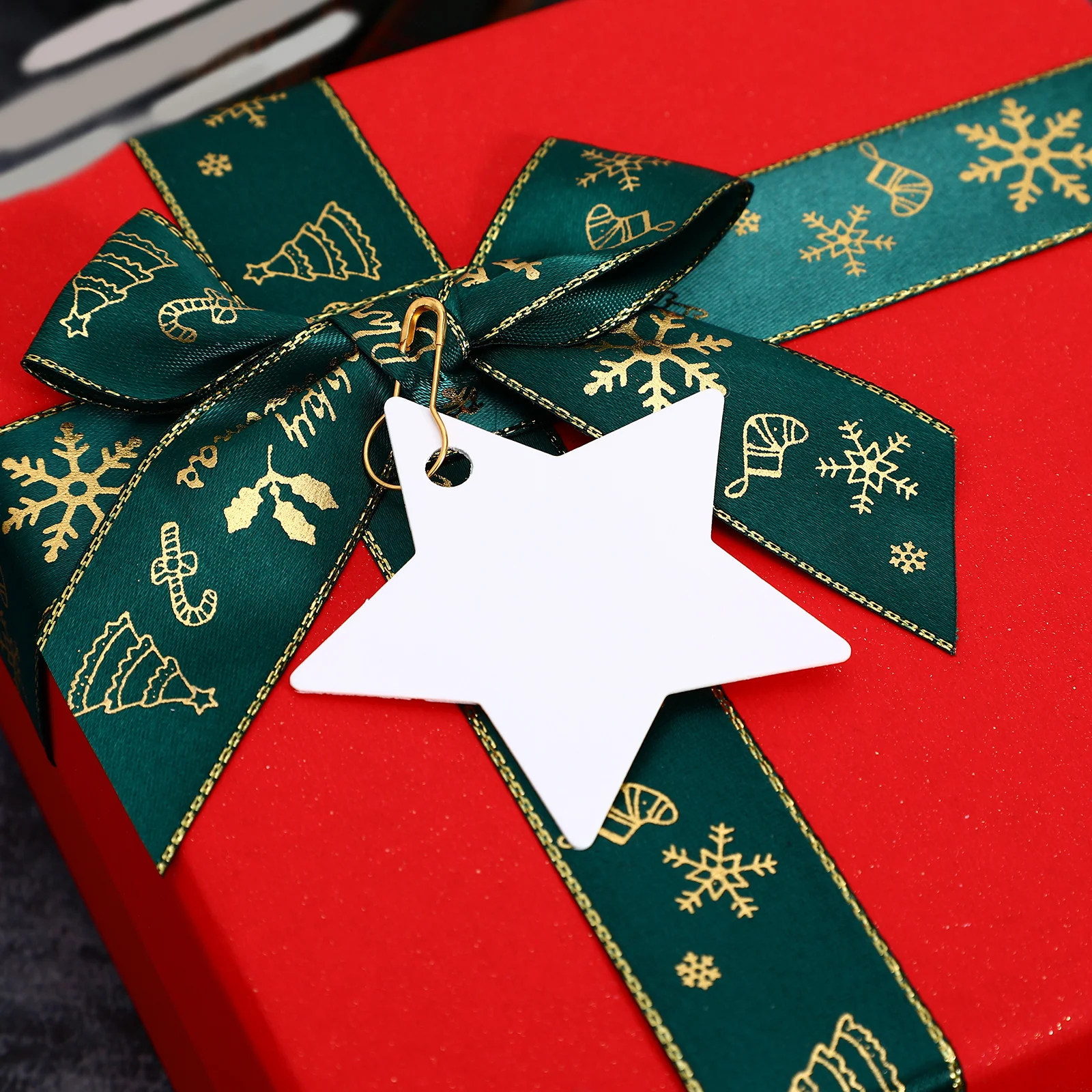 

200 Pcs Shaped Tags Blank Star Tags 6x6CM Blank Paper Labels with Holes for Clothing Gifts Crafting Decorations