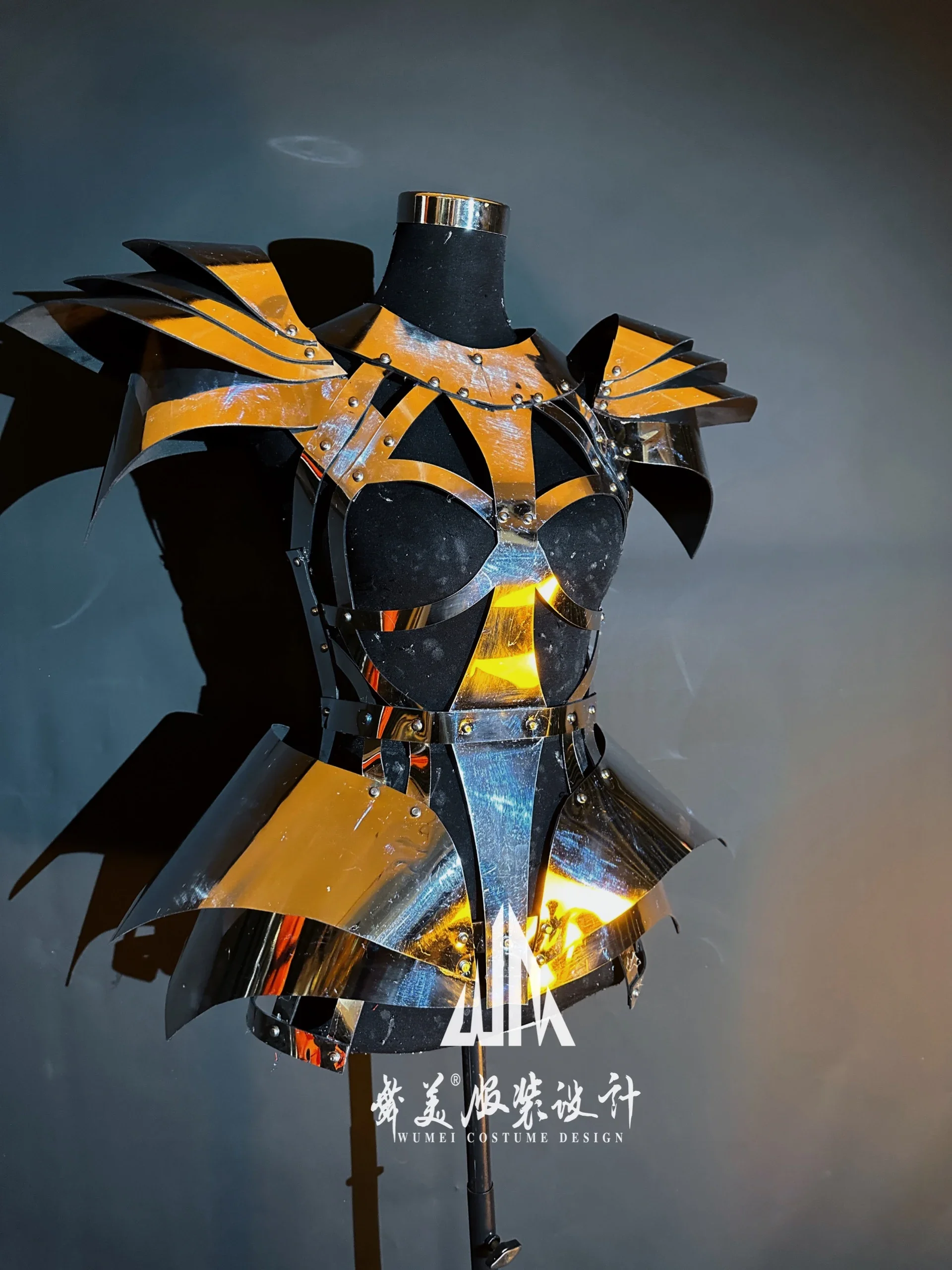 ナイトクラブ テクノロジー感 未来戦士 女性 ゴーゴーパフォーマンス ドレスバー 女性用レンズ レザー ホローアウト ドラッグクイーンコスチューム